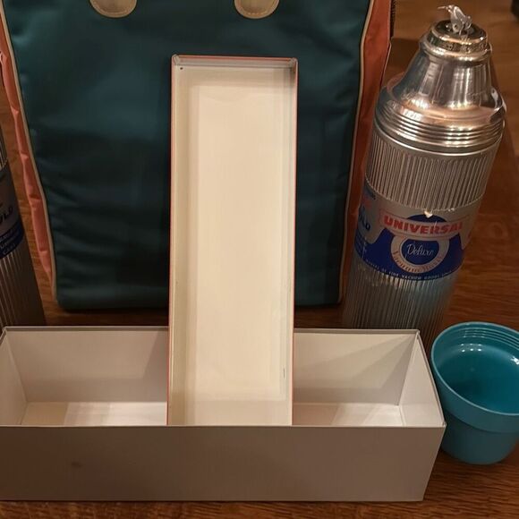 VINTAGE 1950S UNIVERSAL LANDERS FRARY & CLARK PICNIC SET 2 THERMOSES & SNACK BOX - Picture 9 of 15